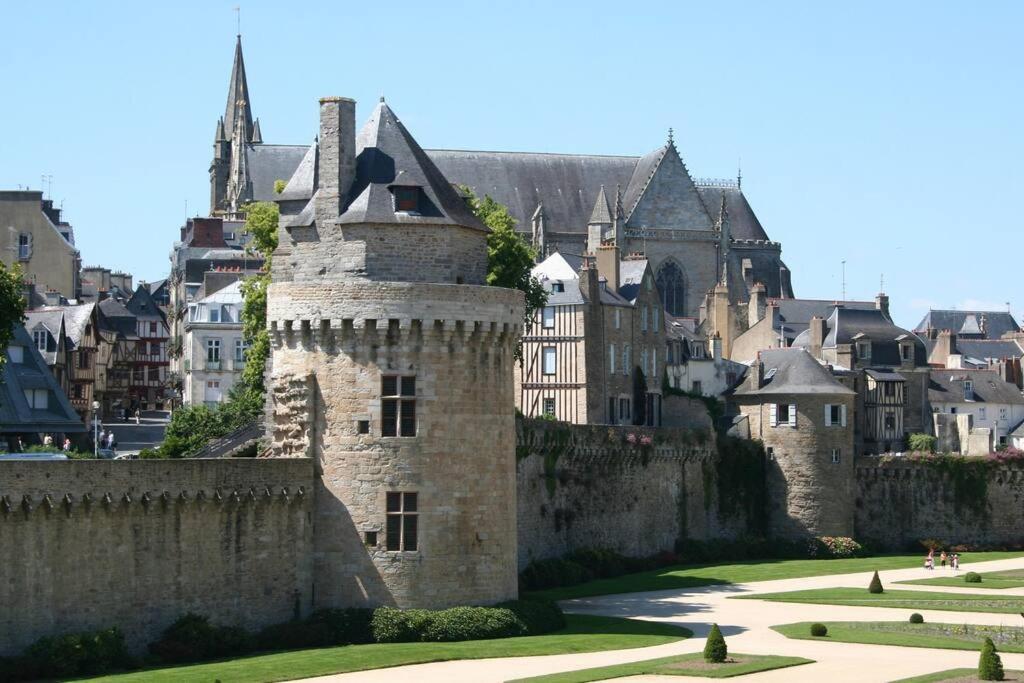 SUITE KASSIOPEE, romantisme, balnéo, sauna Quimperlé Esterno foto