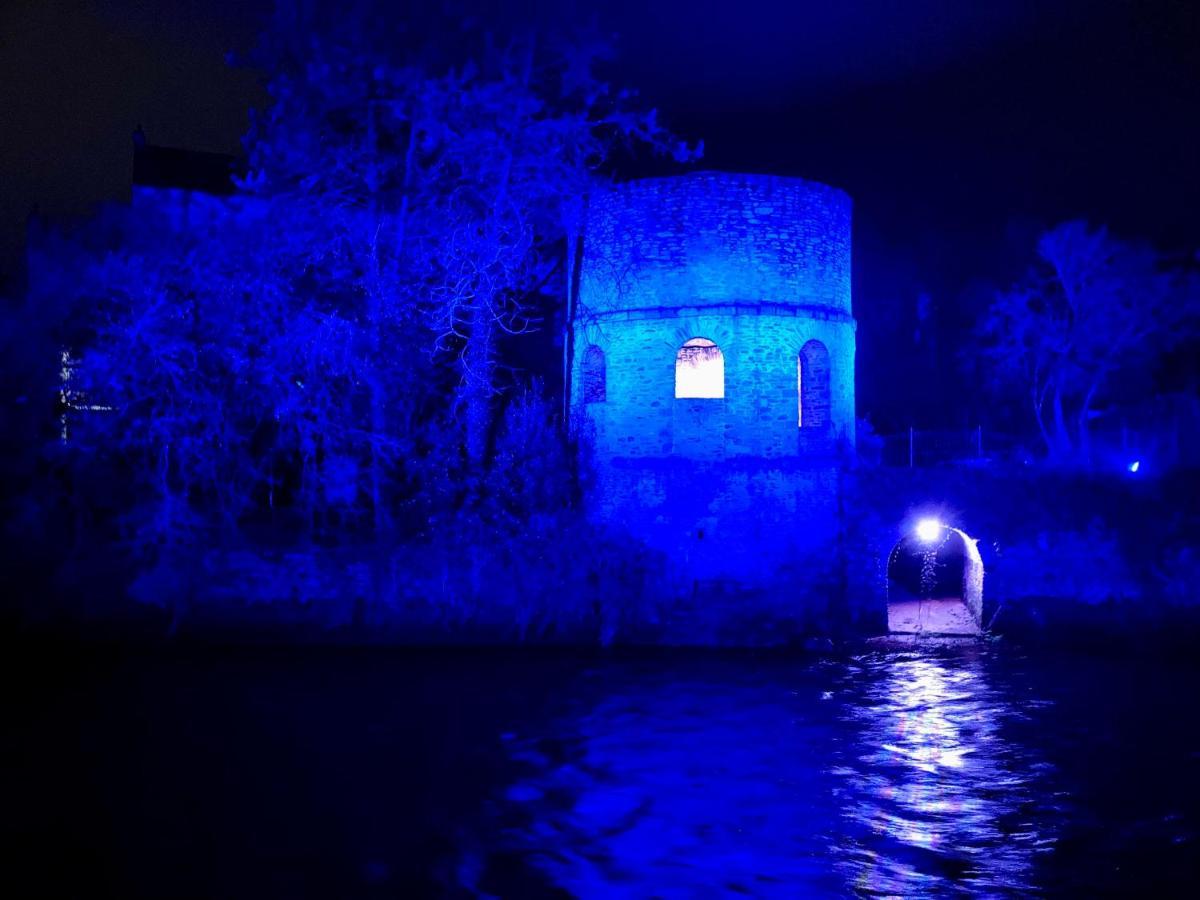 SUITE KASSIOPEE, romantisme, balnéo, sauna Quimperlé Esterno foto
